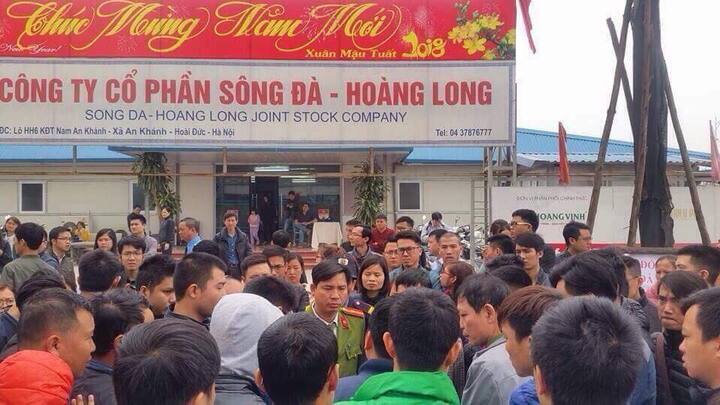 Hà Nội: Cư dân The Golden An Khánh căng băng rôn, phản đối chủ đầu tư ra yêu sách