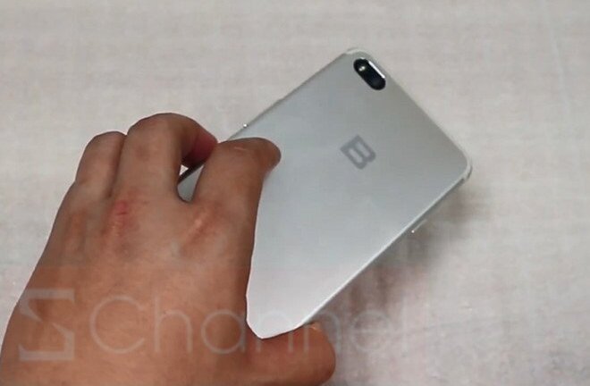 Robot tham gia sản xuất Bphone 2018