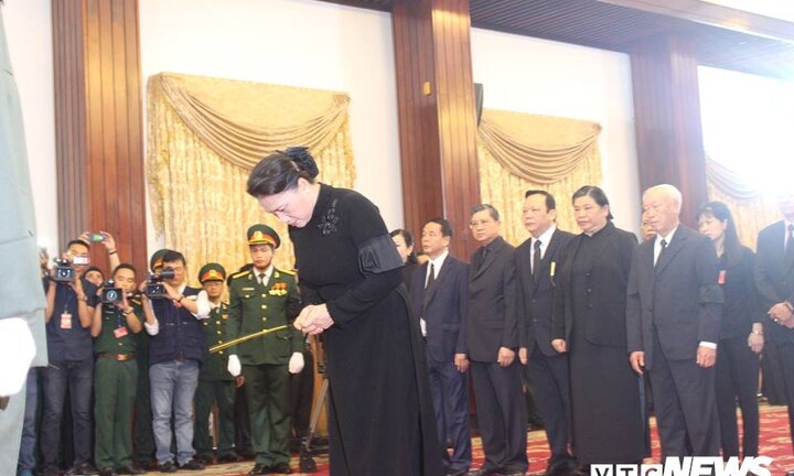 Chủ tịch Quốc hội Nguyễn Thị Kim Ngân xúc động tri ân nguyên Thủ tướng Phan Văn Khải