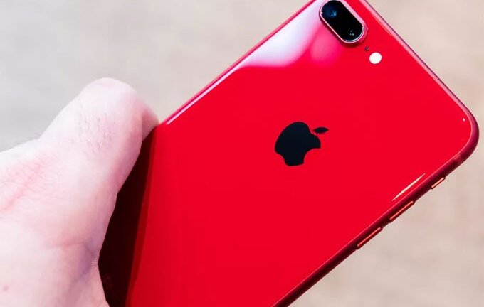 Cận cảnh iPhone 8 và 8 Plus màu đỏ