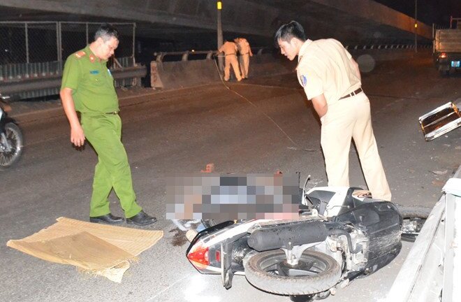 Tìm tài xế xe tải bỏ trốn sau tai nạn chết người ở Sài Gòn