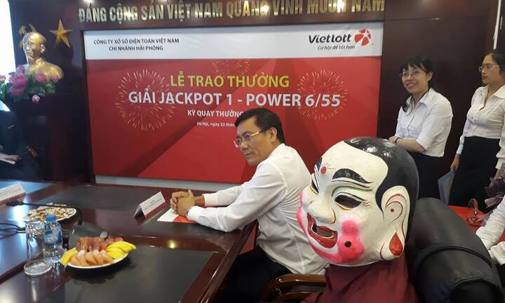 Khách may mắn trúng 304 tỷ Vietlott: 'Tôi mong mọi người chỉ chơi cho vui thôi'