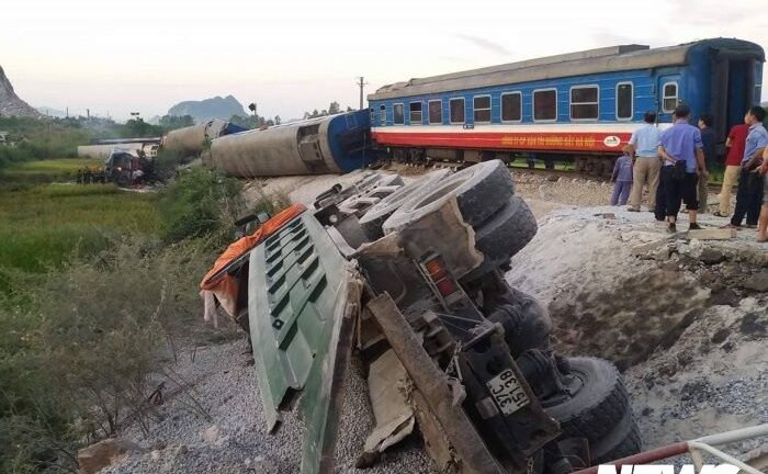 Tai nạn đường sắt kinh hoàng ở Thanh Hóa: Hàng ngàn hành khách được chuyển chuyến thế nào?