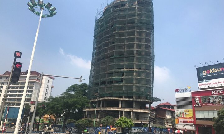 Bí ẩn nhà hoang nằm 'đắp chiếu' giữa đất vàng Hồ Tây, giá nửa tỷ đồng/m2