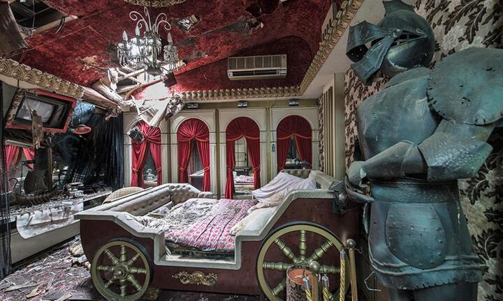 Cận cảnh khách sạn người lớn cực xa hoa bị bỏ hoang 17 năm vì ma ám