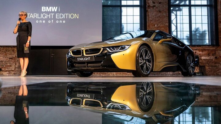 Cận cảnh 'xe xanh' BMW i3 và i8 Starlight mạ vàng 24 carat đẹp long lanh dành cho đại gia