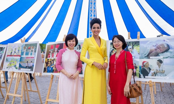 Hoa hậu H'Hen Niê cùng dàn sao Việt phát động chiến dịch 'Ngày dân số thế giới tại Việt Nam 2018'