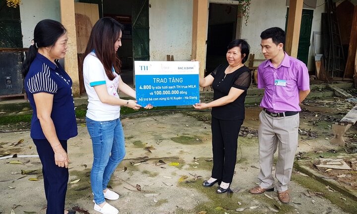 Quỹ Vì Tầm Vóc Việt tặng quà khắc phục hậu quả lũ tại Vị Xuyên, Hà Giang