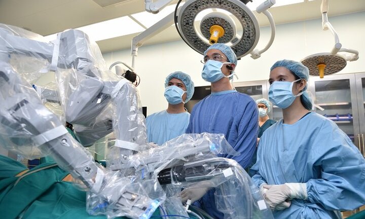 Khai trương trung tâm phẫu thuật robot tư nhân đầu tiên tại việt nam