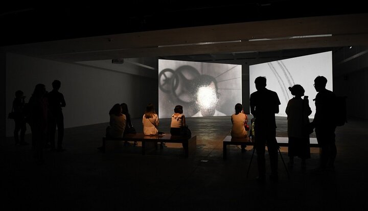 Video art của Hiraki Sawa: Lời gọi mời khó cưỡng từ cõi siêu thực