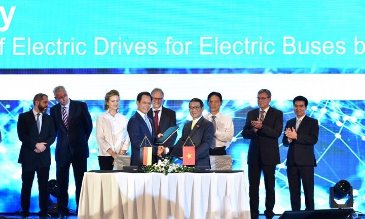 Vinfast hợp tác với Siemens sản xuất xe buýt điện