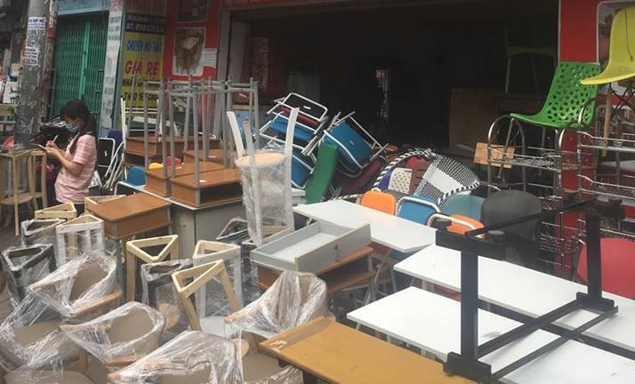 Lĩnh vực 'mua bàn ghế cũ - thanh lý bàn ghế cũ' nở rộ tại Sài Gòn