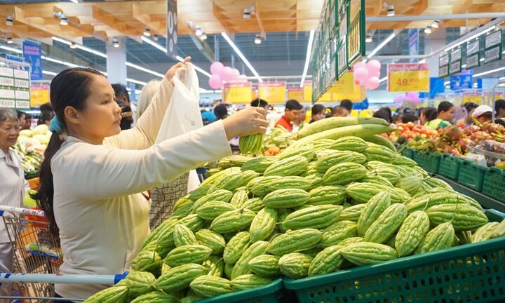 Co.opmart giảm giá mạnh tôm thẻ, hàu sữa và thịt heo xay