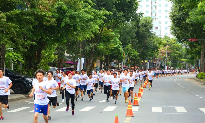 Giải chạy 'Cộng đồng chạy vì tương lai – SeABank run for the future' gây quỹ học bổng cho trẻ em nghèo hiếu học
