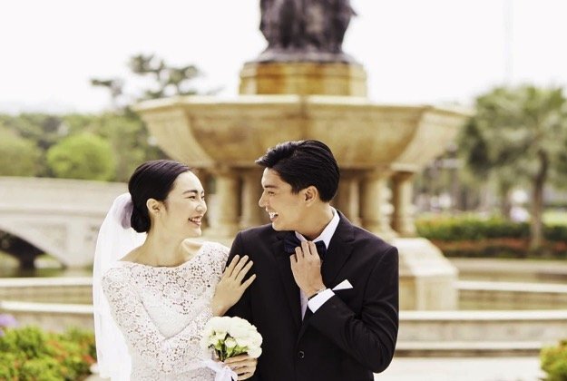 'Nam thần' Quang Đại và Helly Tống bất ngờ 'lộ' ảnh cưới