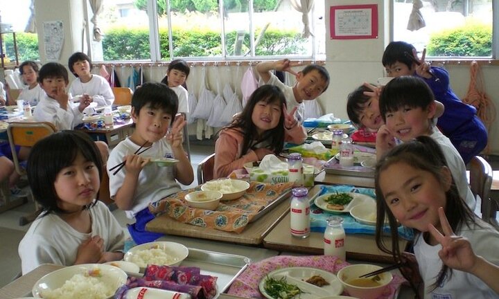 Khát khao ly sữa học đường