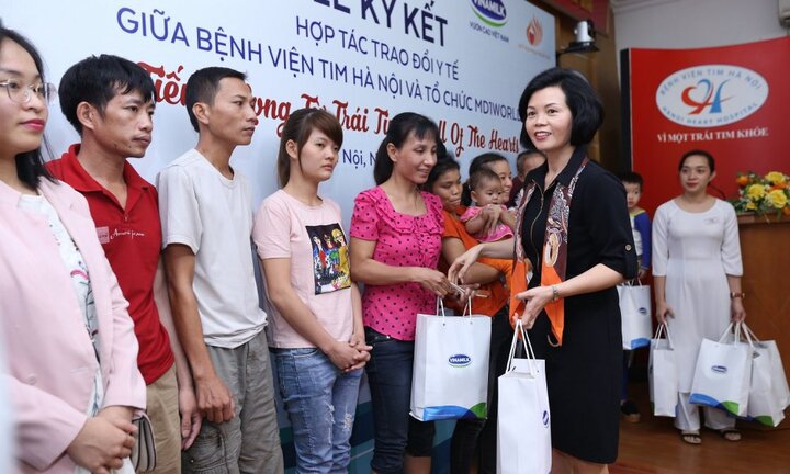 Vinamilk chi 700 triệu hỗ trợ 7 ca mổ tim cho trẻ em nghèo năm 2018