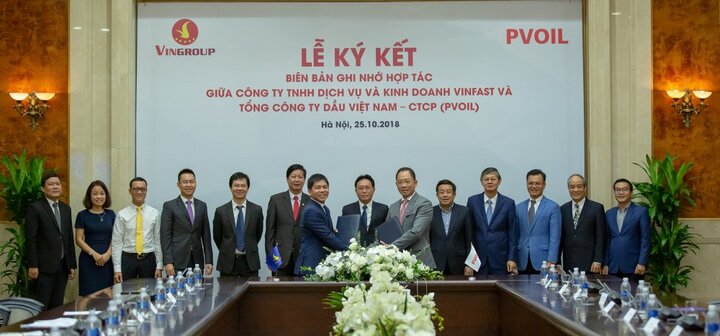 Vinfast và PV Oil hợp tác triển khai trạm sạc và thuê pin cho xe điện