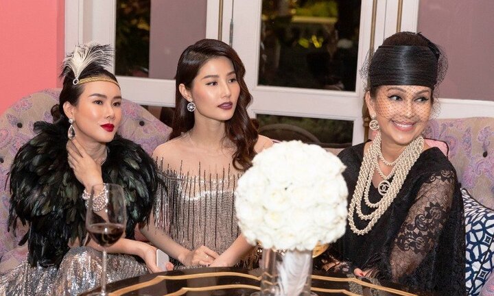 Diễm My 9x, Phí Phương Anh, Á hậu Thùy Dung bất ngờ hội ngộ tại Phú Quốc