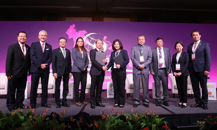 Tập đoàn T&T Group cùng Tập đoàn YCH (Singapore) trao biên bản ghi nhớ thành lập trung tâm tăng trưởng thông minh