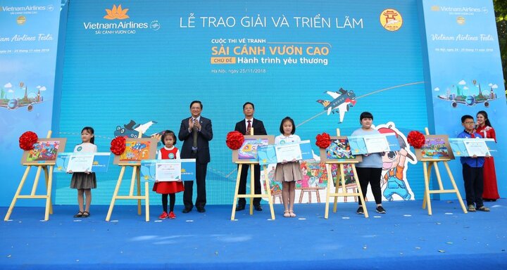 Lễ trao giải và triển lãm mỹ thuật cuộc thi 'Sải cánh vươn cao' năm 2018 dành cho học sinh Tiểu học thành phố Hà Nội