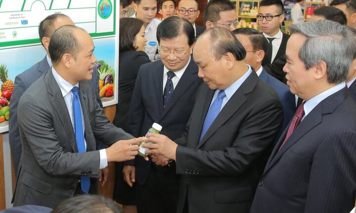 Thủ tướng thăm gian hàng Chuỗi giá trị NNCNC của Lavifood và Viện KTNNHC