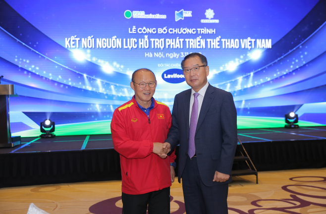 Người Hàn Quốc yêu nông sản và bóng đá Việt