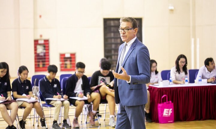 Học sinh Vinschool 'gọi vốn' qua lớp học mô phỏng show truyền hình Shark Tank