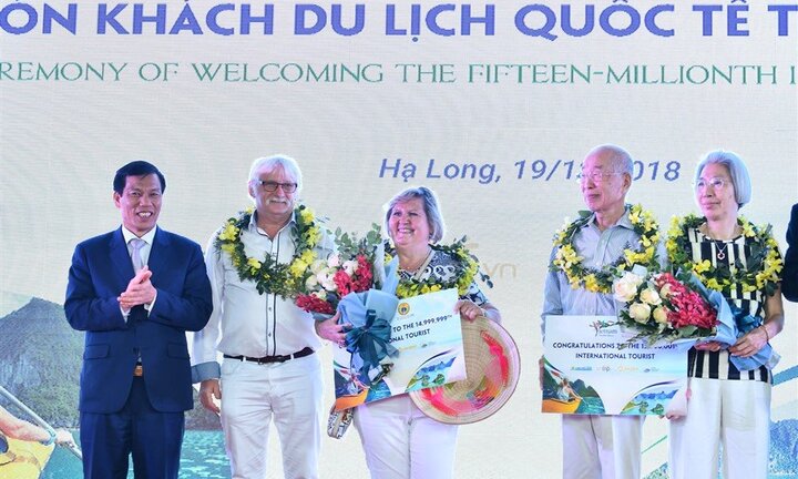Việt Nam đón vị khách quốc tế thứ 15 triệu