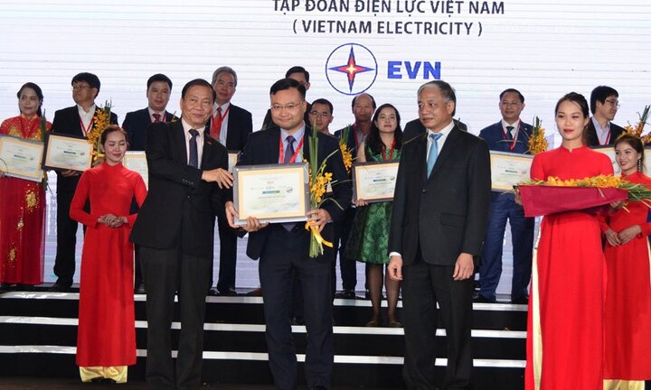 EVN nhận giải thưởng Doanh nghiệp bền vững tại Việt Nam năm 2018