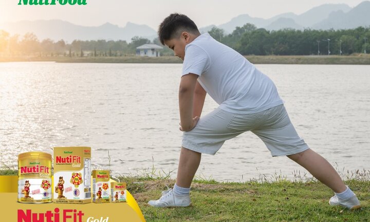 Nên cắt khẩu phần sữa để giảm béo phì cho bé hay không?