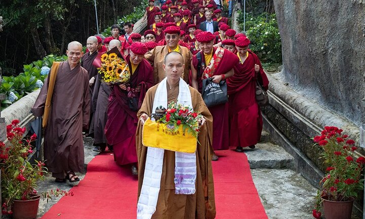 Đức Pháp Vương Gyalwang Drukpa tham quan Bà Nà Hills