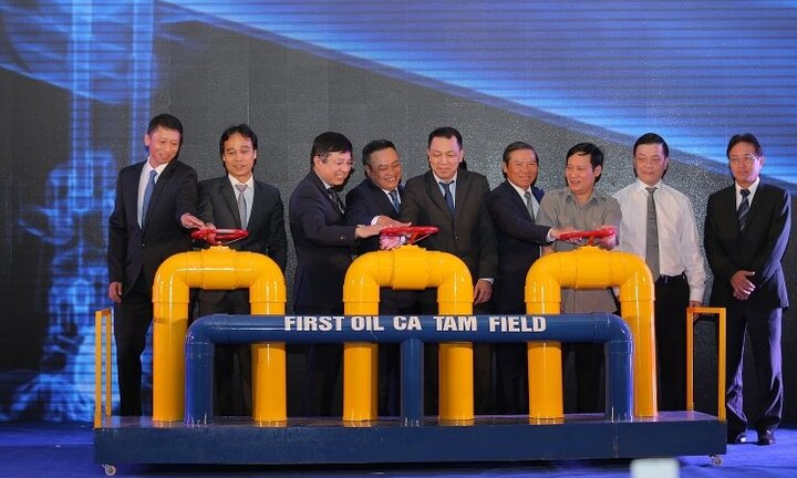 Đón dòng dầu đầu tiên từ mỏ Cá Tầm: Niềm vui chung của cả nước!