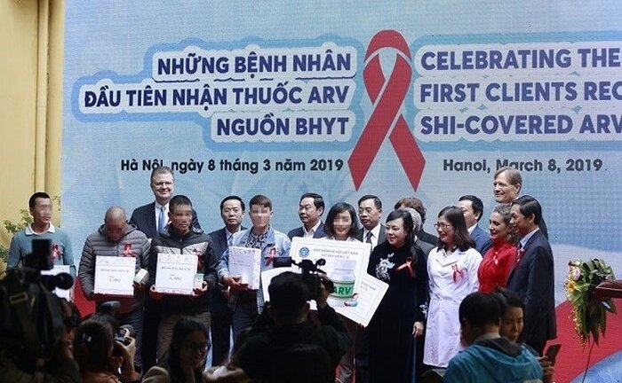 Bảo hiểm y tế: Nguồn tài chính bền vững cho những người nhiễm HIV/AIDS