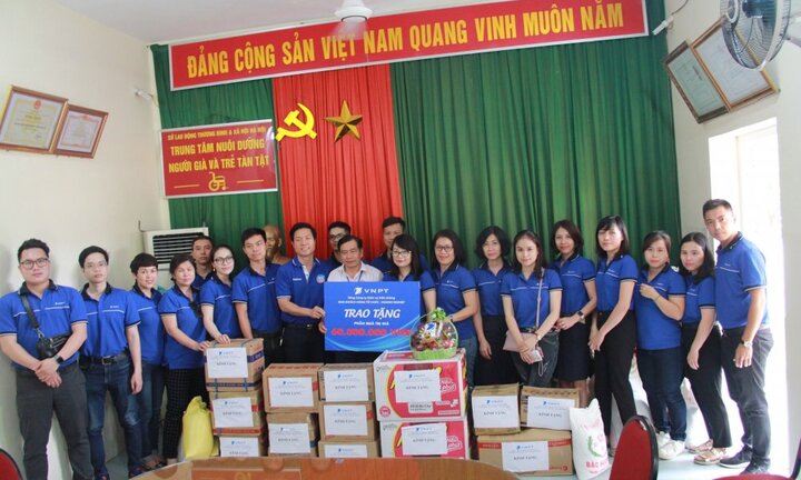 VinaPhone trao yêu thương nhận nụ cười