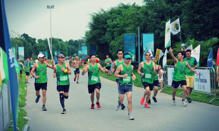 Có gì đằng sau những tấm huy chương của Giải chạy lớn nhất miền Bắc - Ecopark Marathon 2019?