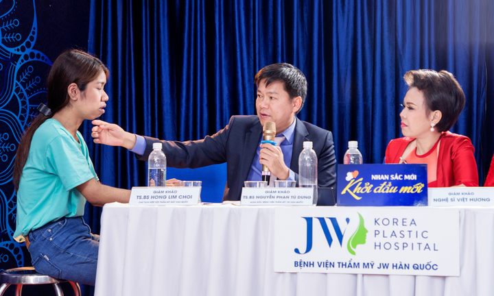 Cô gái 'người khỉ' 22 năm há miệng do 10 căn bệnh quái gở