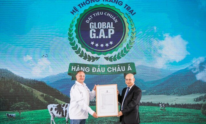 Người tiêu dùng hưởng lợi từ những 'resort' bò sữa chuẩn Global G.A.P của Vinamilk