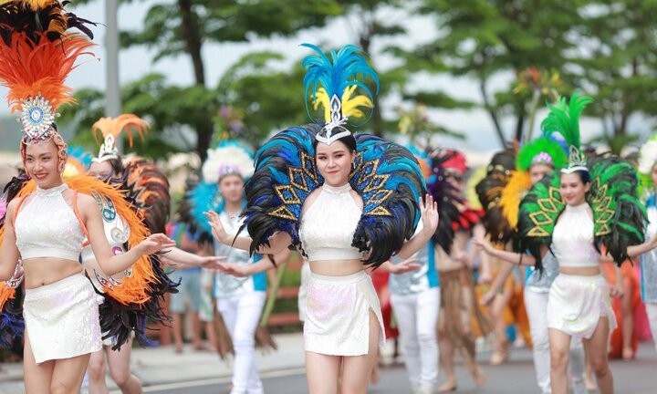 Vũ điệu đường phố nóng bỏng khuấy động Carnaval Hạ Long 2019