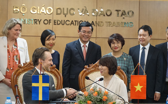 Thúc đẩy quan hệ hợp tác về đào tạo ngoại ngữ: Biên bản ghi nhớ được ký kết