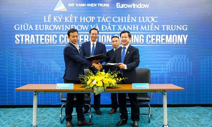 Eurowindow cung cấp sản phẩm cửa nhôm và vách nhôm kính lớn cho siêu dự án One River Villas