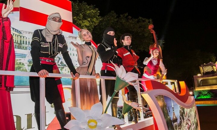 Hé lộ hình ảnh xe hoa rực rỡ sẽ tham gia Lễ hội Carnaval đường phố DIFF 2019