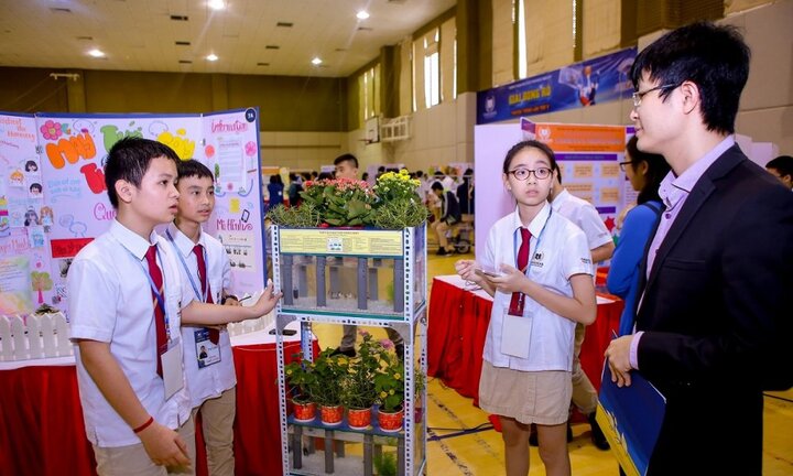 Bất ngờ với các sản phẩm thông minh được chế tạo bởi học sinh cấp 2