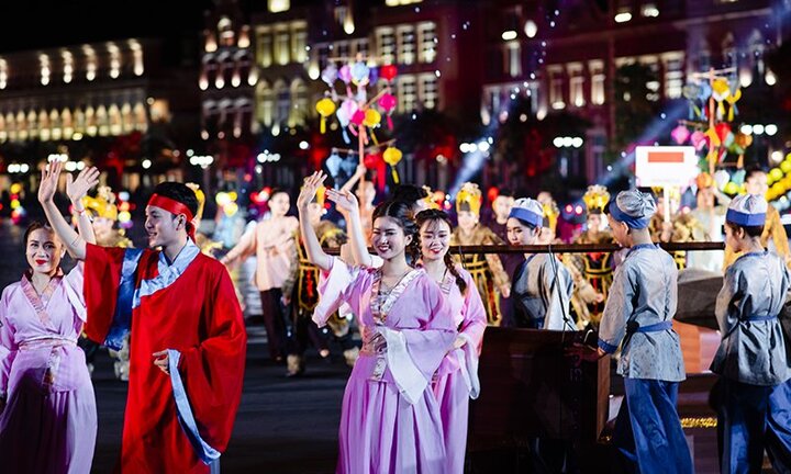 Công nghệ và ánh sáng kết tinh trong 'Sắc màu văn hóa bốn phương'