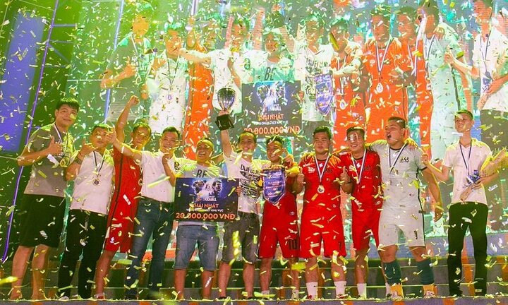 Có cầu thủ trẻ nào tại Hải Phòng tung sút nhanh như vận tốc máy bay giống Roberto Carlos?