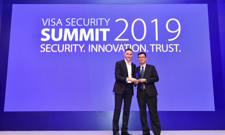 Vietcombank vinh dự nhận giải thưởng 'Champion Security Award' của tổ chức thẻ quốc tế Visa