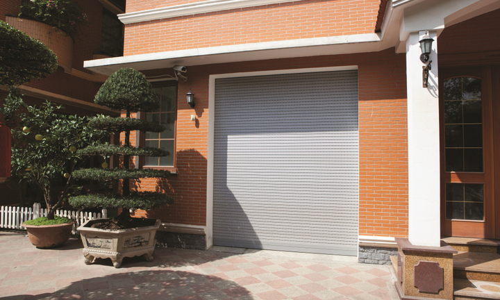 Cửa cuốn Eurowindow: Giải pháp an toàn cho biệt thự, nhà phố