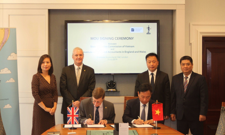 ICAEW và Ủy ban Chứng khoán Nhà nước ký kết Thỏa thuận hợp tác