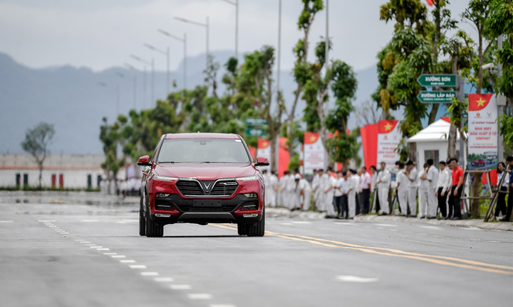 VinFast LUX SA2.0 và các chi tiết 'ăn điểm' trong phân khúc