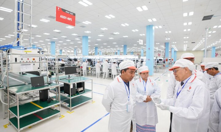Chủ tịch Quốc hội vùng Yangon, Myanmar: 'Nhà máy VinSmart dây chuyền hiện đại, kiểm soát chặt chẽ, rất đáng tự hào'